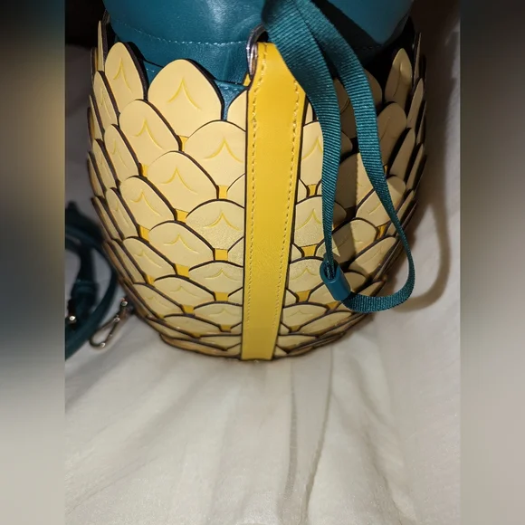 Kate Spade Pineapple Crossbody Drawstring Bucket Bag Colada Yellow Green EUC - Picture 7 of 10